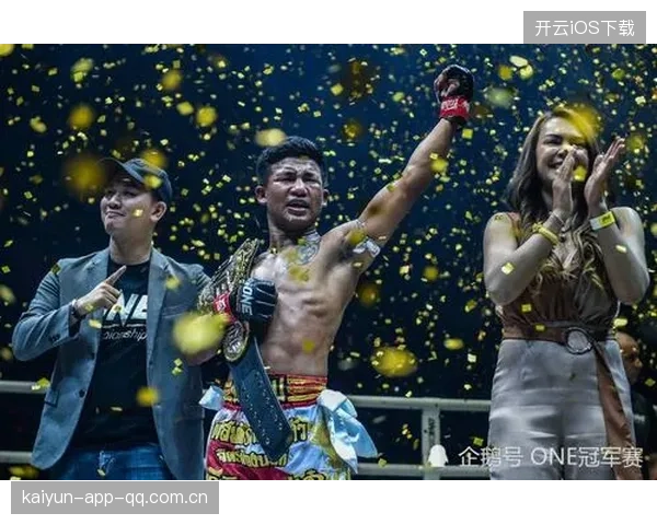 UFC巅峰之战：一记转身后踢神技，瞬间终结对手的精彩瞬间