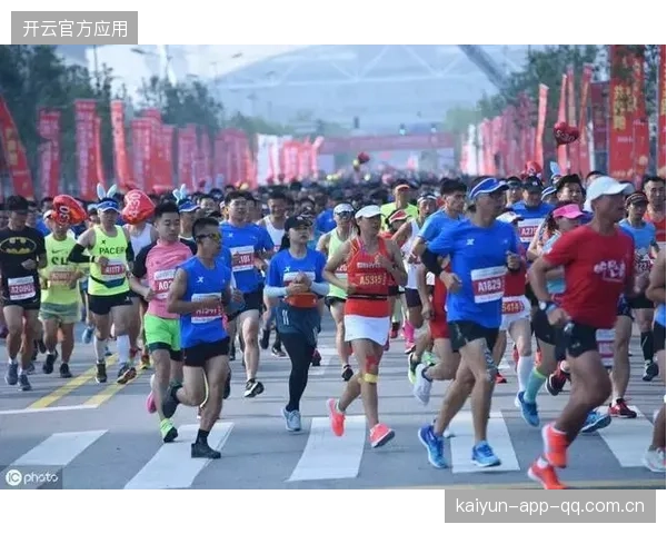 中长跑专项组演练补给策略，为比赛做好准备